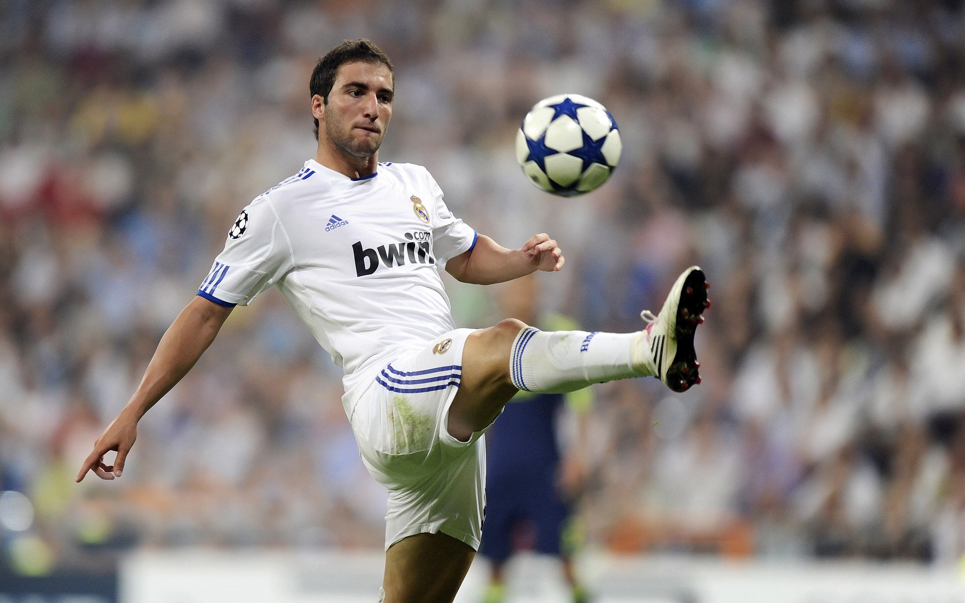 “英超最后几轮：谁能笑到最后？”，英超最后几名降级